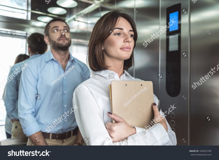 Cewek Rekam Bagian Bawah Pas Naik Lift Isu Sensitif dan Bahaya Potensial